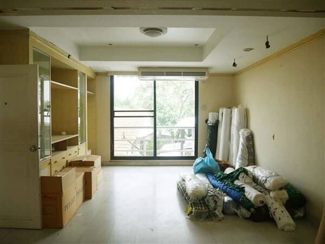 Sell Townhome Ekamai area  รูปที่ 2