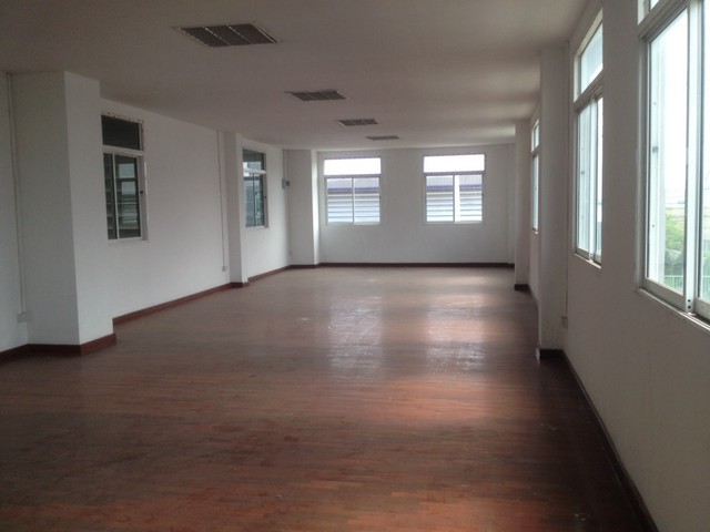 Warehouse for rent located at Lamlukka 800 sqm  images 1