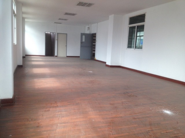 Warehouse for rent located at Lamlukka 800 sqm  images 4