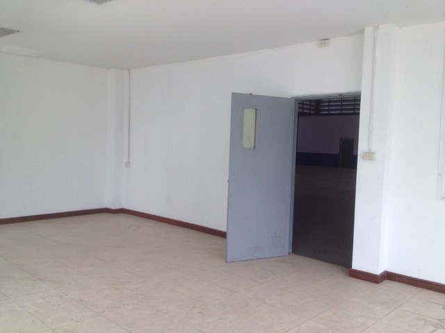 Warehouse for rent located at Lamlukka 800 sqm  images 5