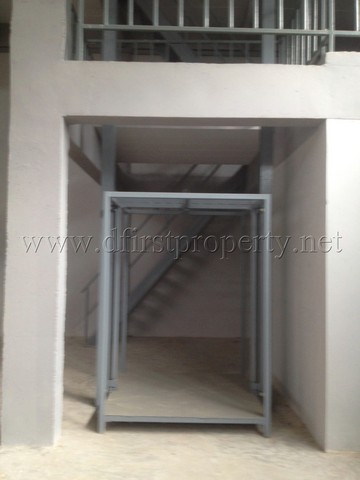 Warehouse for rent Lamlukka 1700 sqm. images 2