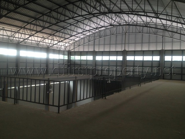      Warehouse for rent 1300 sqm. With office Lamlukka images 1