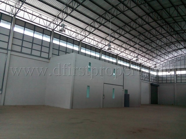      Warehouse for rent 1300 sqm. With office Lamlukka images 2