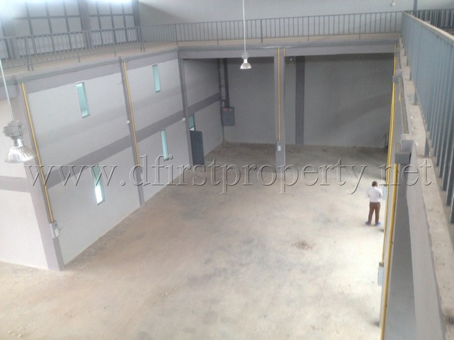      Warehouse for rent 1300 sqm. With office Lamlukka images 9