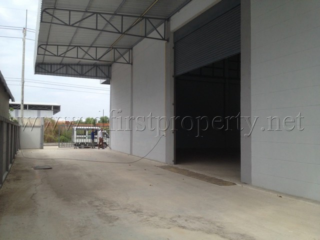      Warehouse for rent 1300 sqm. With office Lamlukka images 13
